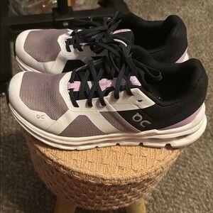 Used Women’s size 8.5 On Running Cloudrunner sneakers